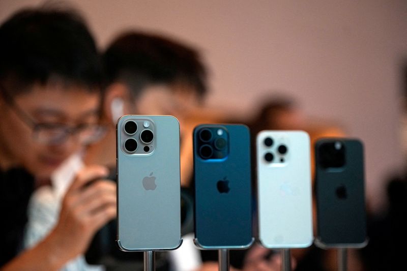 Foreign smartphone sales in China drop 12.7% in August, data show