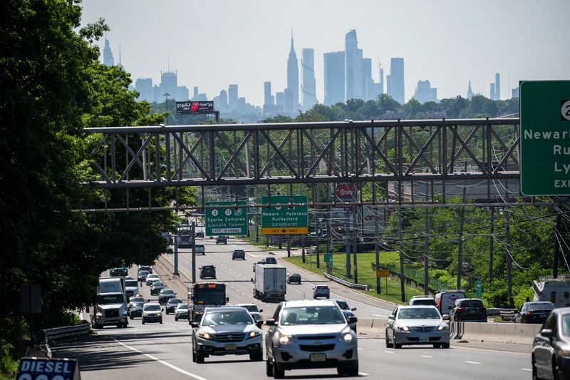 US new vehicle sales in Q3 seen to be growing at weaker pace