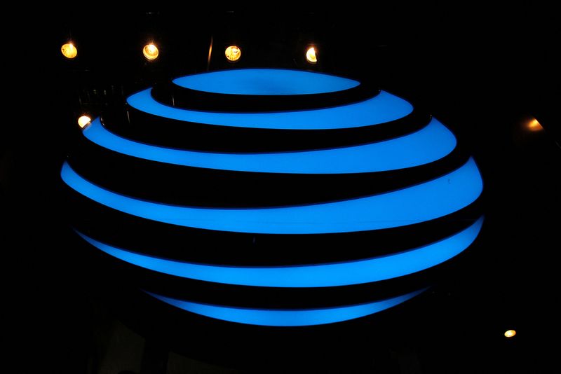 AT&T announces $1 billion fiber deal with Corning