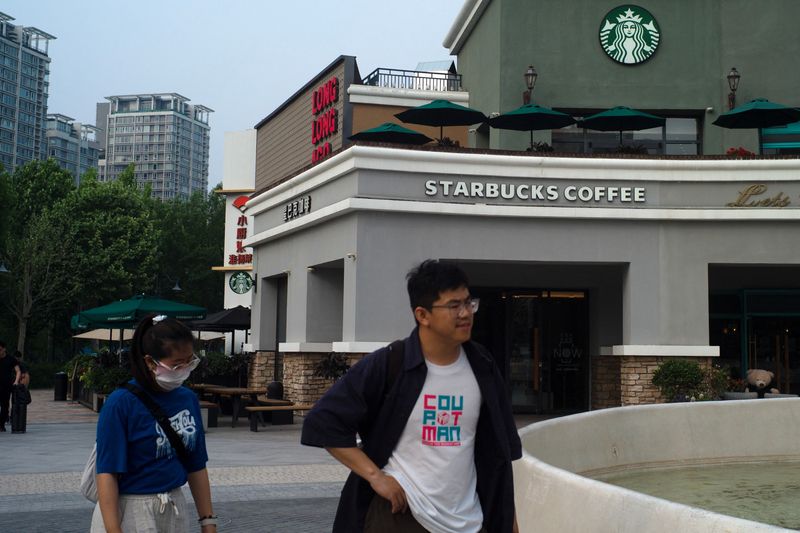 Starbucks weighs strategic partnerships for China operations