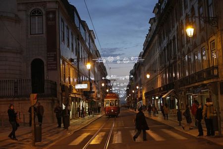 Portugal stocks lower at close of trade; PSI down 0.25%