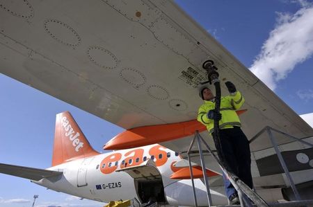 easyJet cuts Q1 losses by 52% on festive demand and cost savings