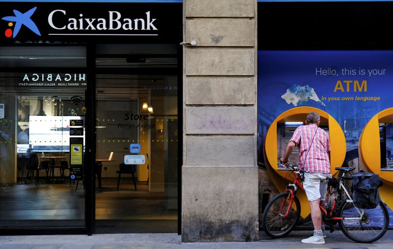 Caixabank’s fourth quarter net profit rises 33% on higher fees