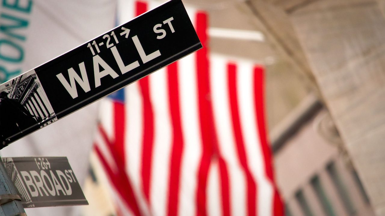 Dow Jones drops, S&P flat on Fed uncertainty; Maplebear Rallies, Exxon and Shell slump